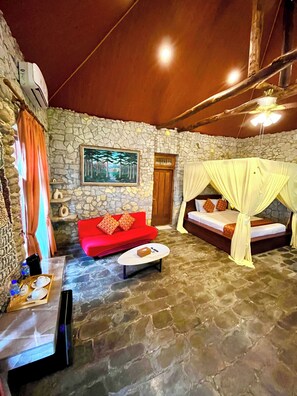 Quarto real, 1 cama King, vista para o jardim, ao lado da montanha | Camas extras/dobráveis (sobretaxa), Wi-Fi de cortesia, roupa de cama
