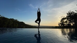 Outdoor pool - RAJAKLANA Resort, Villa And Spa (Bangunjiwo)