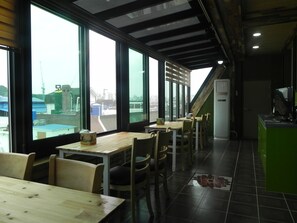 Daily English breakfast (KRW 2000 per person)