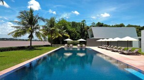 Outdoor pool, pool umbrellas, sun loungers