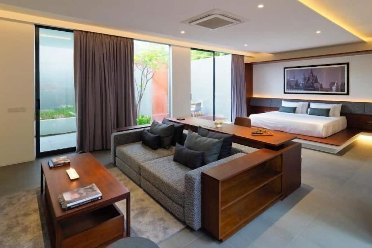 Premium bedding, pillow-top beds, minibar, in-room safe