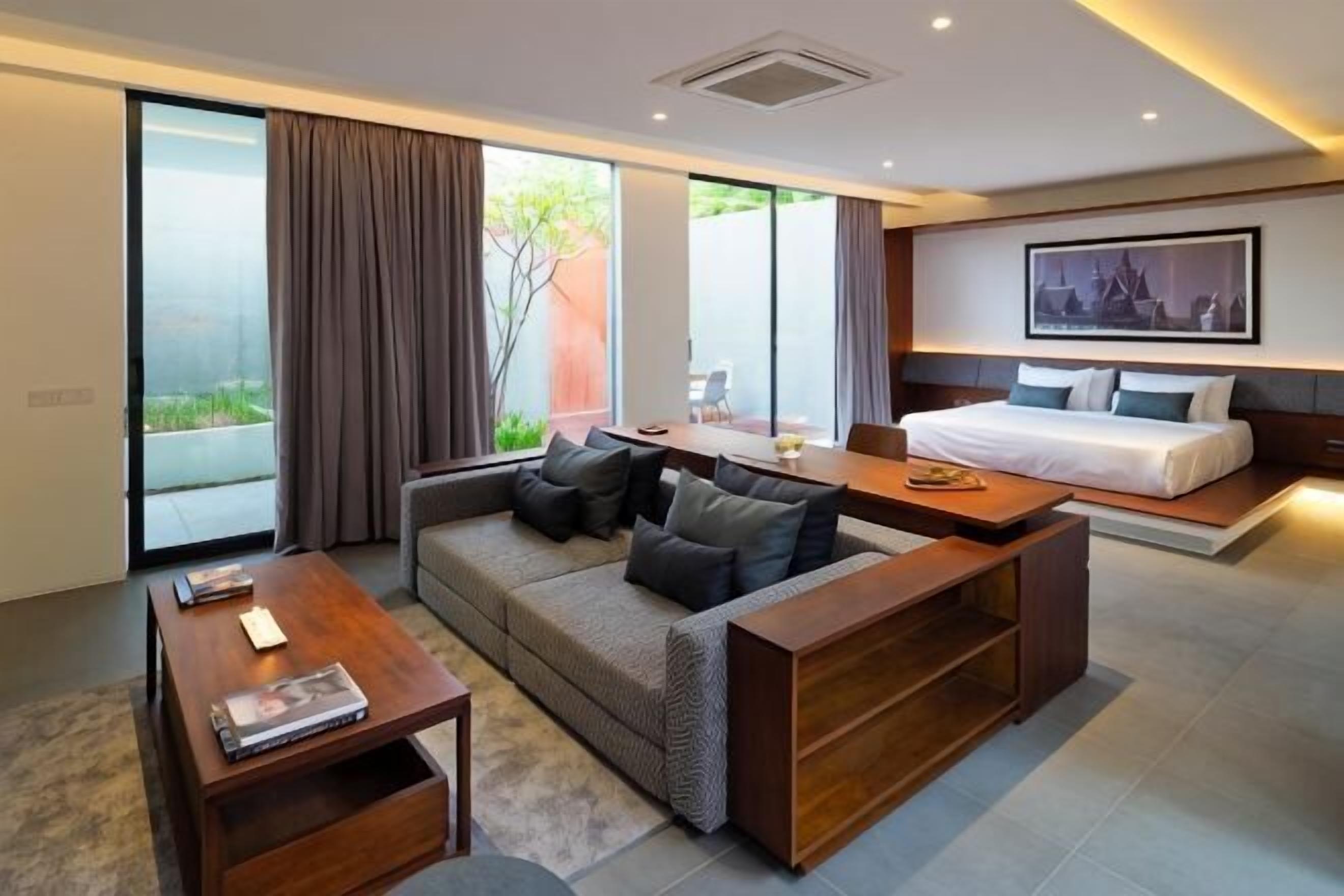 Premium bedding, pillow-top beds, minibar, in-room safe