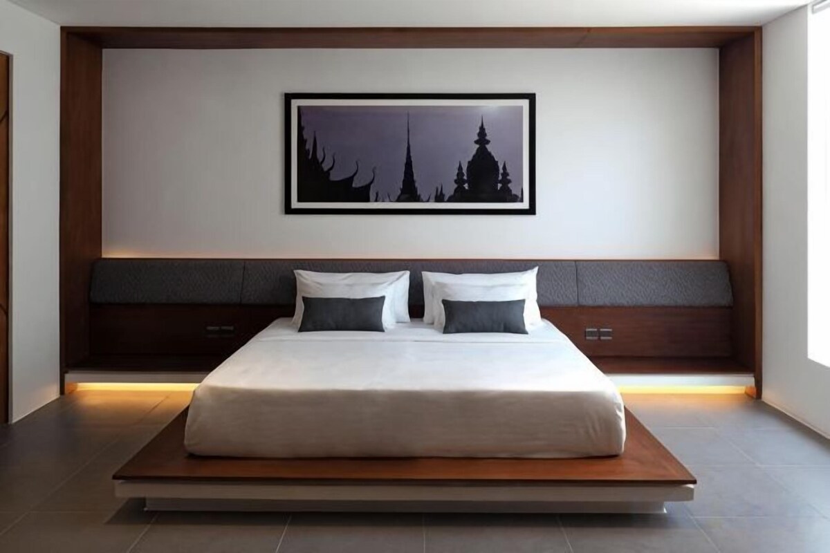 Premium bedding, pillowtop beds, minibar, in-room safe