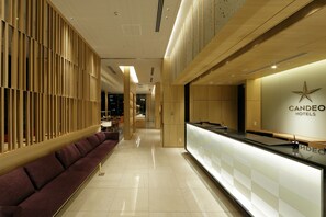 Reception - Candeo Hotels Tokyo Shimbashi (Tokyo)