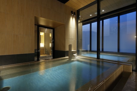 Public bath. Candeo Hotels Tokyo Shimbashi