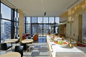 Daily buffet breakfast (JPY 1980 per person) - Candeo Hotels Tokyo Shimbashi (Tokyo)