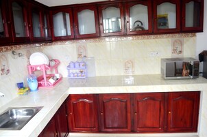 Apartamento Deluxe, vistas al jardín, junto a la playa | Cocina privada | Frigorífico y microondas (previa solicitud)