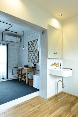 1 chambre, décoration personnalisée, ameublement personnalisé, bureau