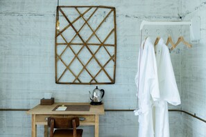 1 chambre, décoration personnalisée, ameublement personnalisé, bureau