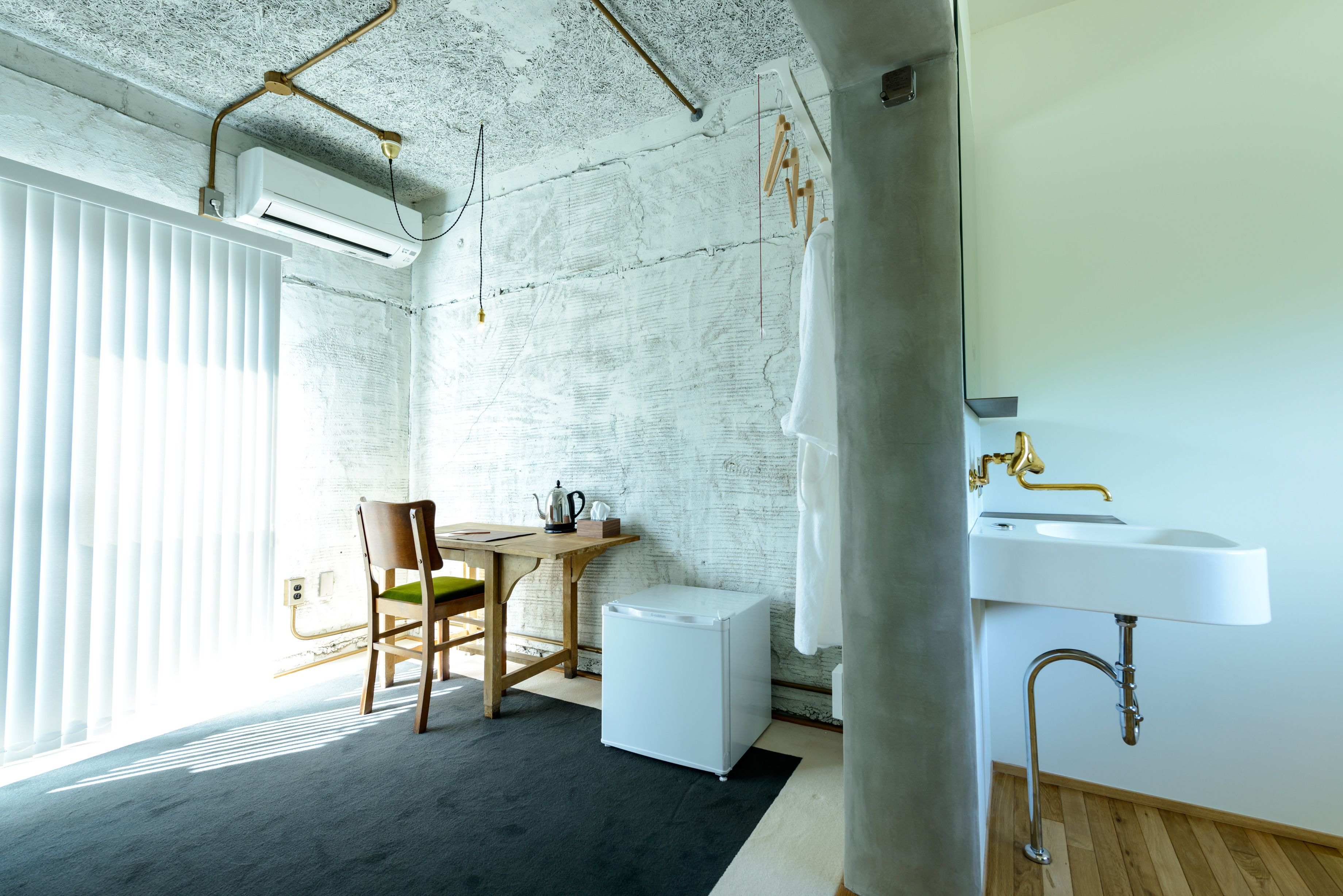 1 bedroom, individually decorated, individually furnished, desk