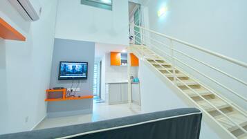 Suite | Ruang tamu | TV skrin rata, pemain DVD