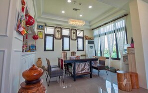 Free daily on-the-go breakfast 