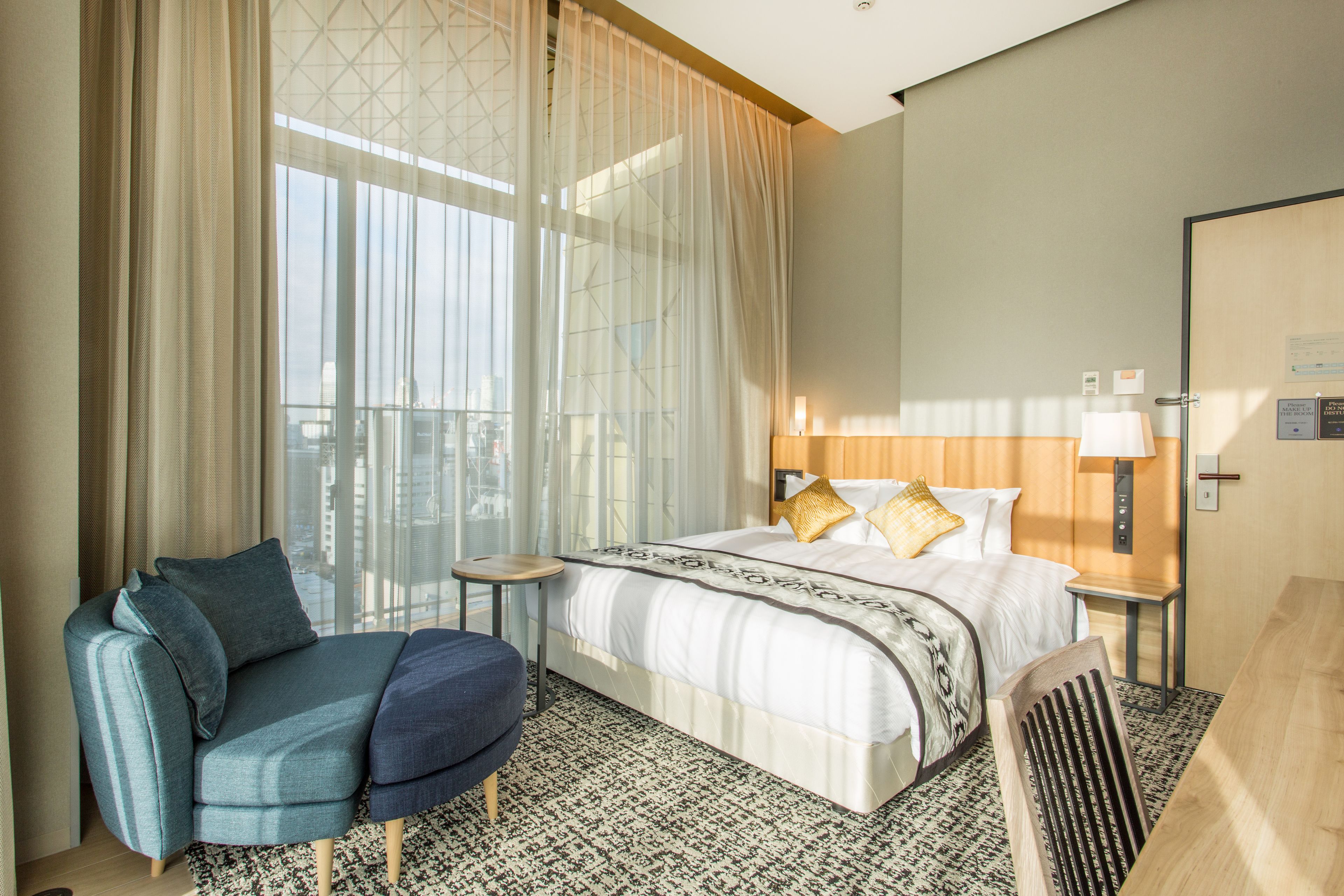 高级双人房, 1 张特大床, 无烟房, 阳台 | 高档床上用品、客房内保险箱、办公桌、熨斗/熨板