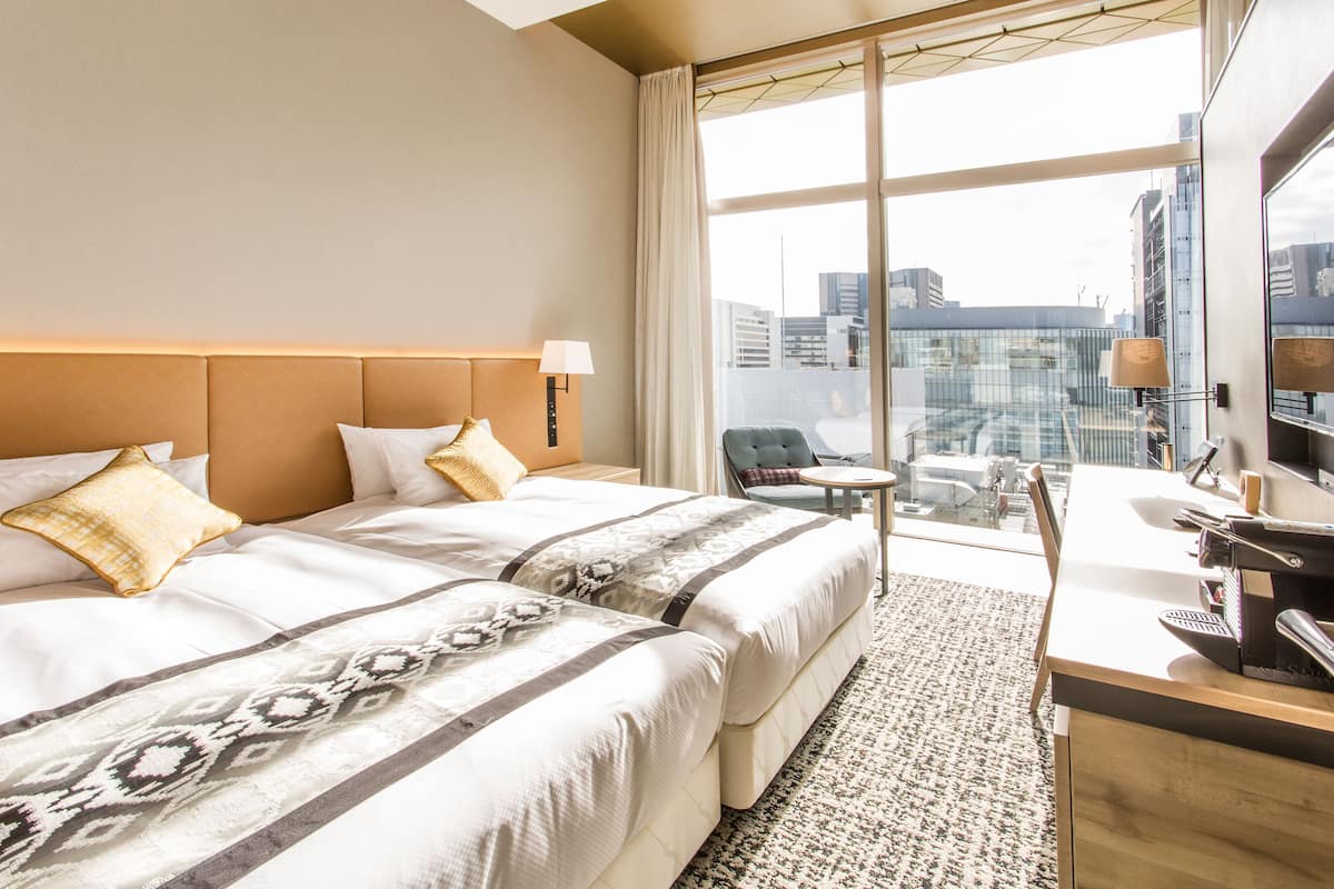 Luxe beddengoed, een kluis op de kamer, een bureau