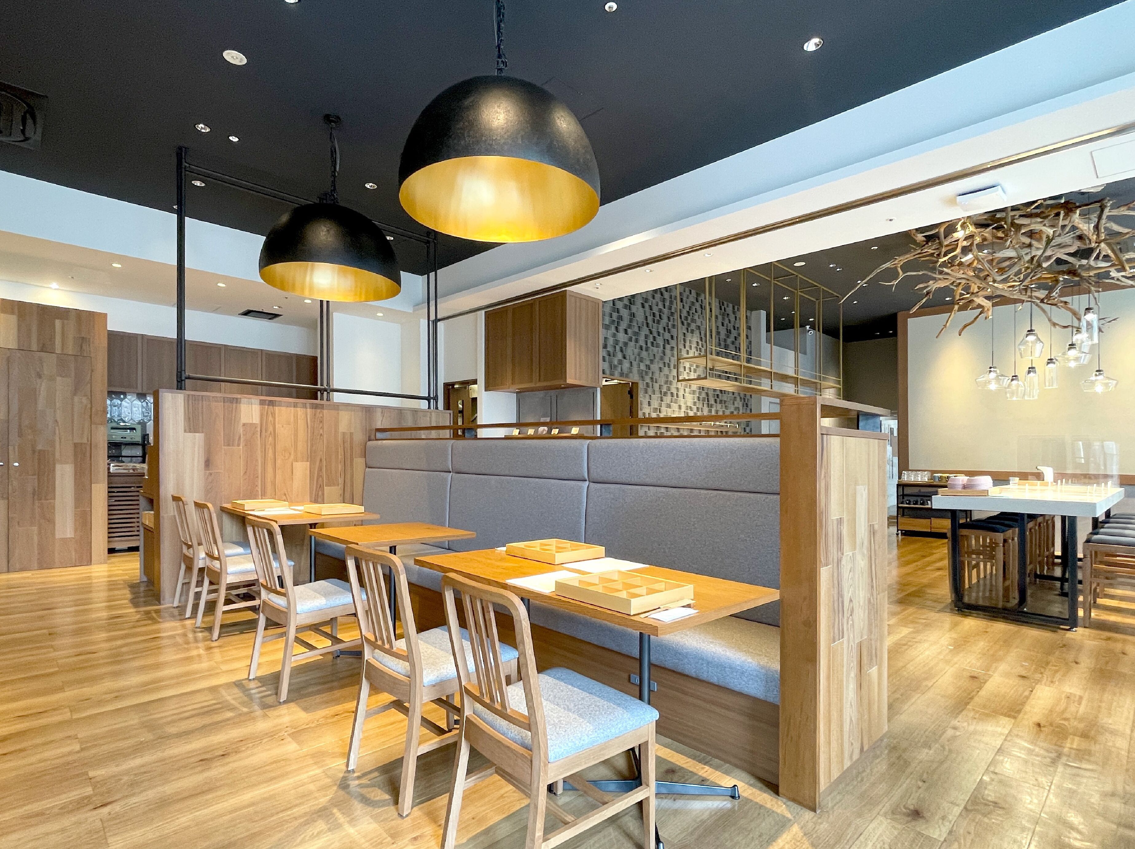 breakfast and lunch served, fusion cuisine