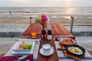 Petit déjeuner buffet servi tous les jours en supplément