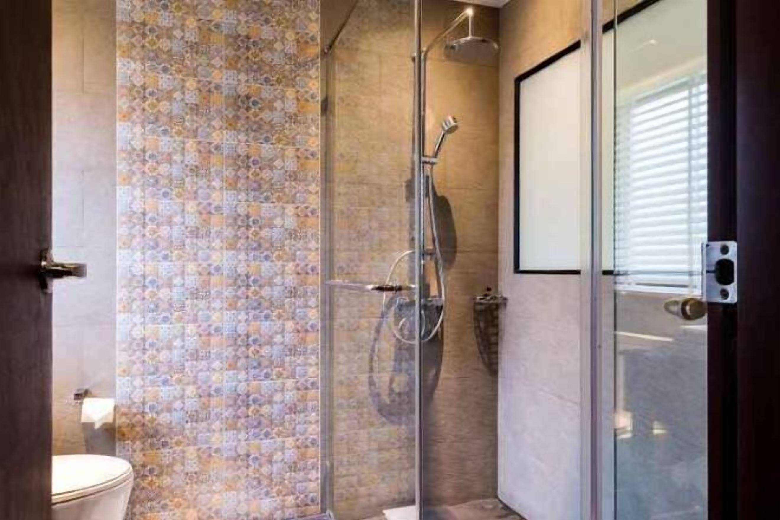 Bathroom | Free toiletries, hair dryer, bathrobes, slippers