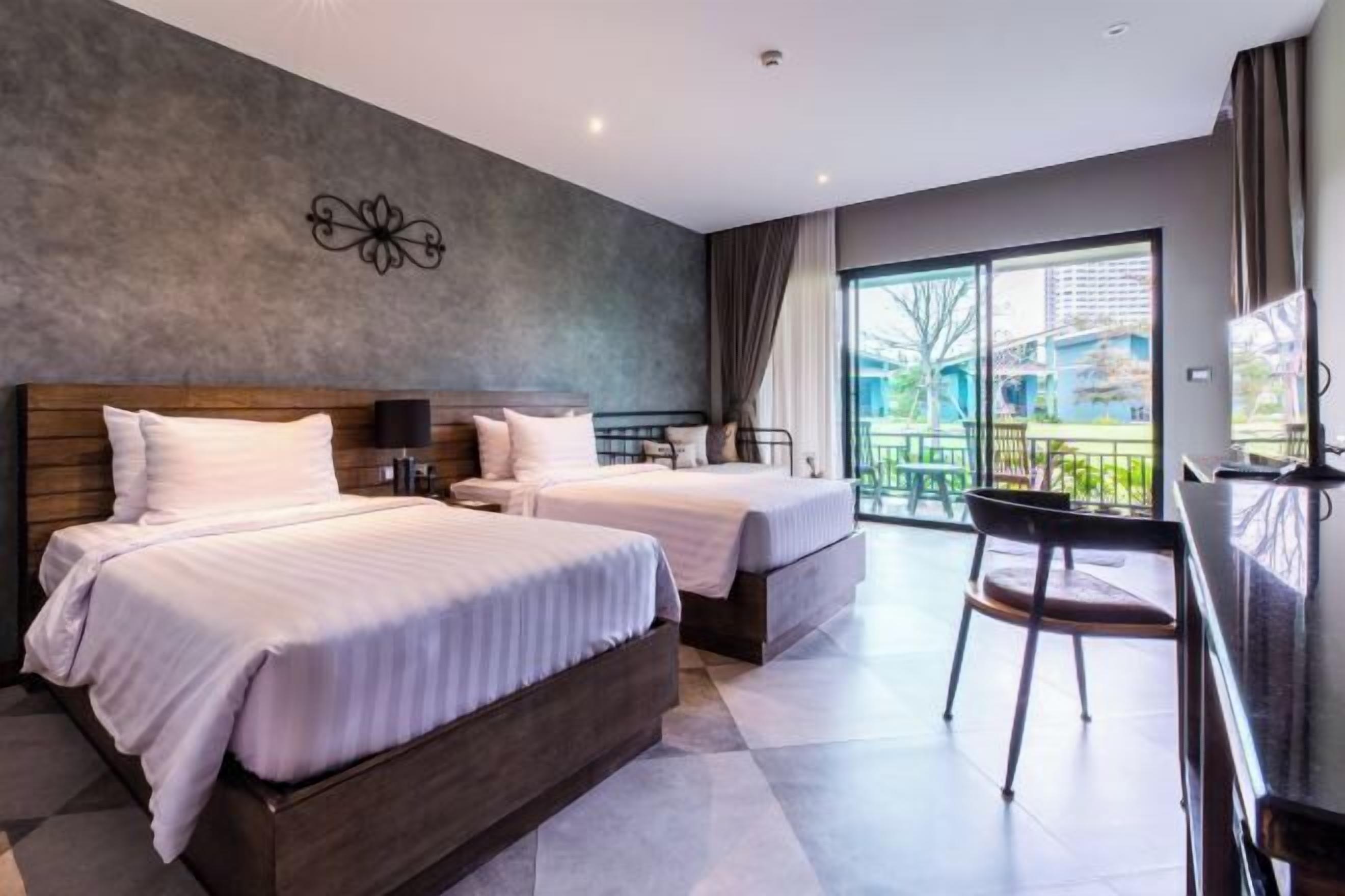 Free minibar items, in-room safe, individually decorated, desk