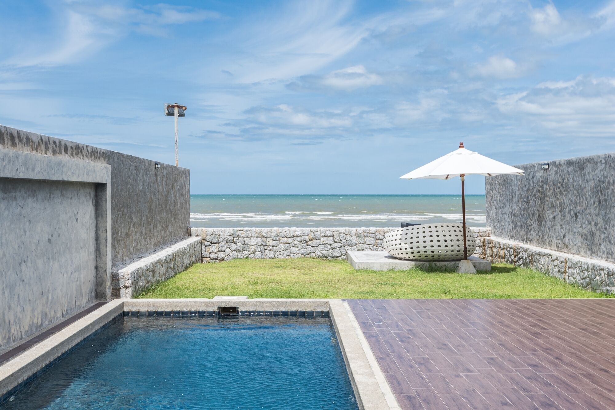 seafront grand villa | terrace/patio