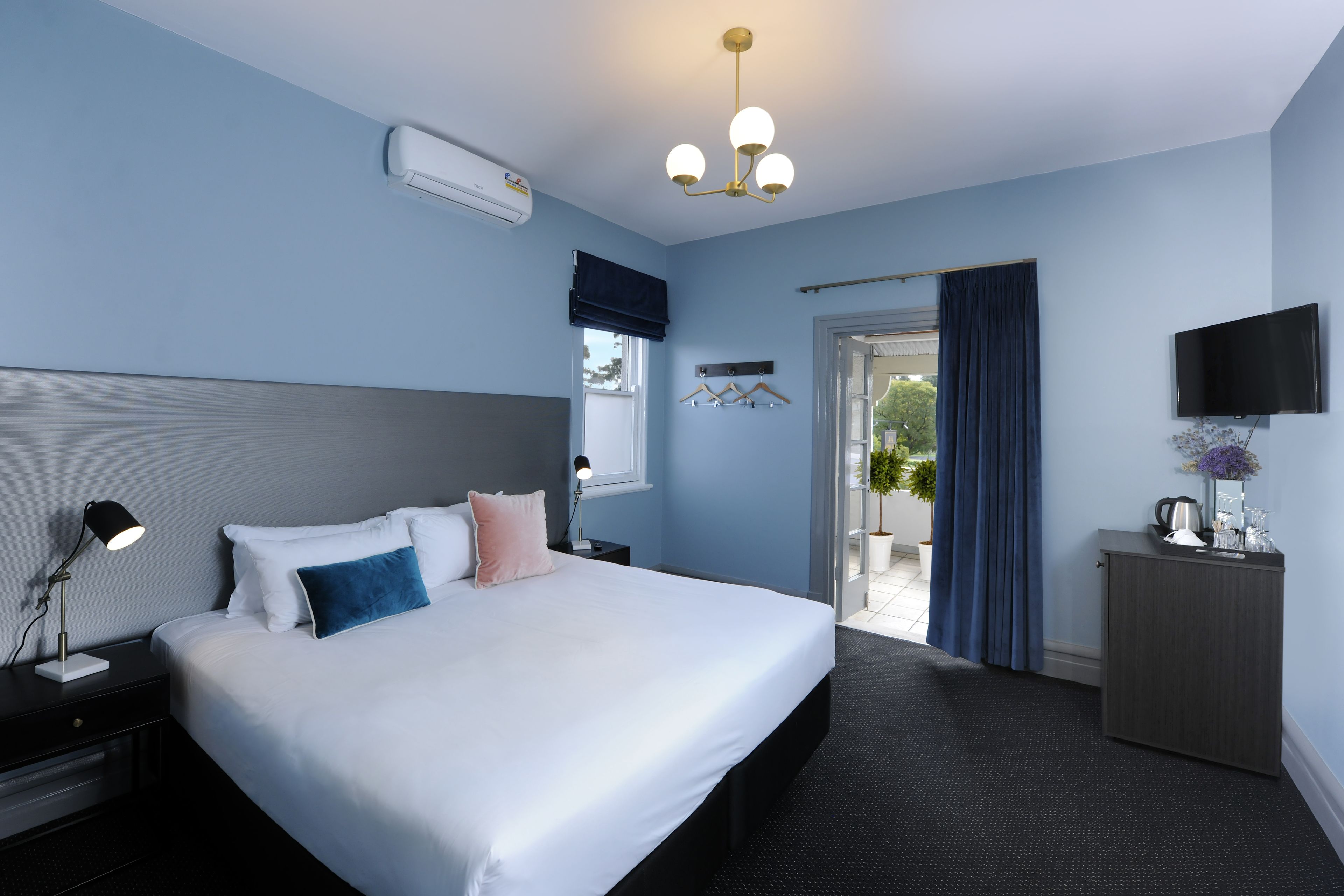 3 bedrooms, free wifi, bed sheets