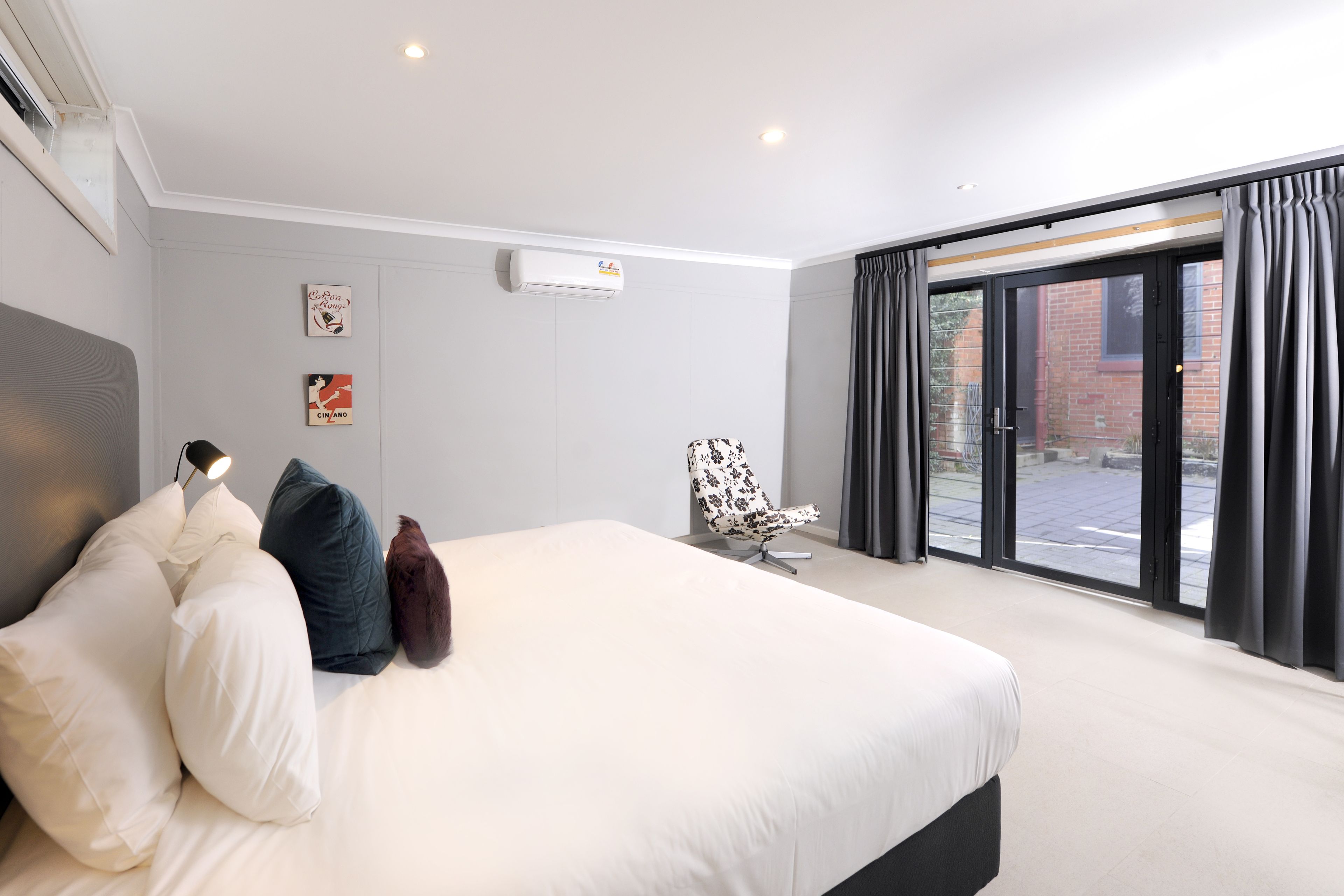 three bedroom apartment | 3 bedrooms, free wifi, bed sheets