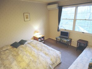 Standard Twin Room, Non Smoking, Mountain View | Free WiFi, bed sheets - Cozy Inn Antique (Nasu)