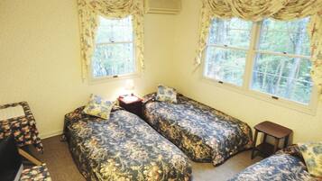 Standard Twin Room, Non Smoking, Mountain View | Free WiFi, bed sheets