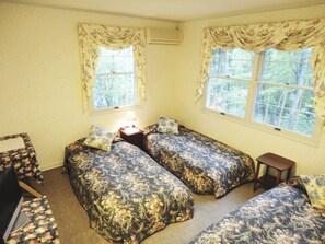 Standard Twin Room, Non Smoking, Mountain View | Free WiFi, bed sheets - Cozy Inn Antique (Nasu)