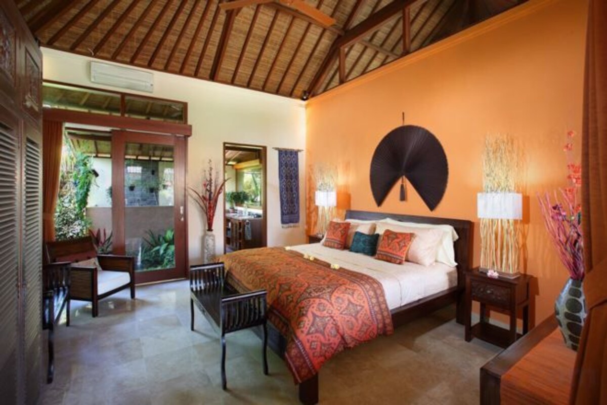 1 bedroom, Egyptian cotton sheets, premium bedding, pillowtop beds