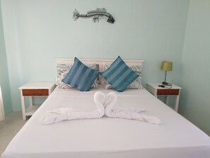 Bureau, Wi-Fi gratuit, draps fournis