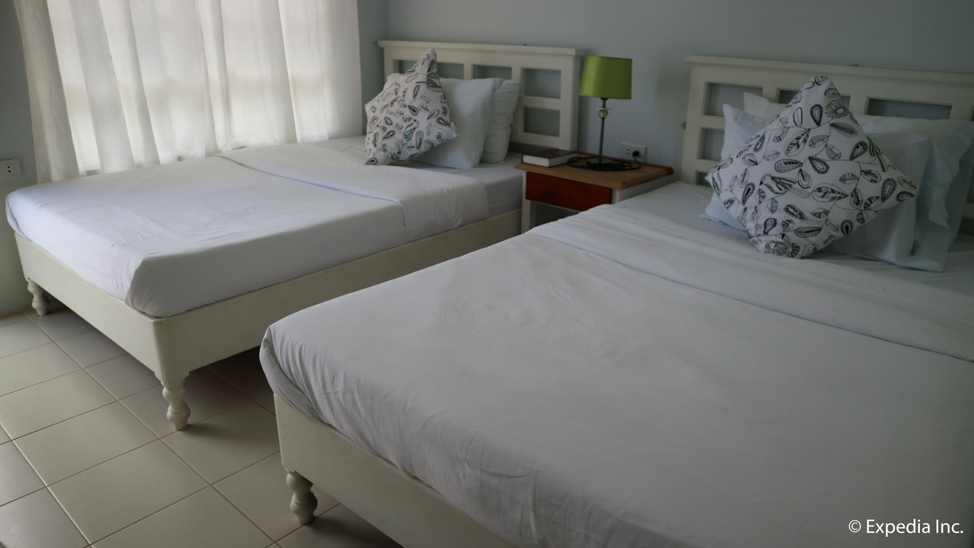 Quadruple Room | Desk, free WiFi, bed sheets