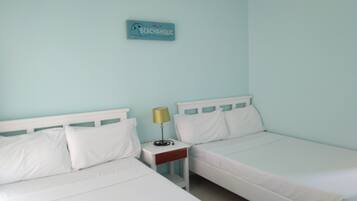 Quadruple Room | Desk, free WiFi, bed sheets