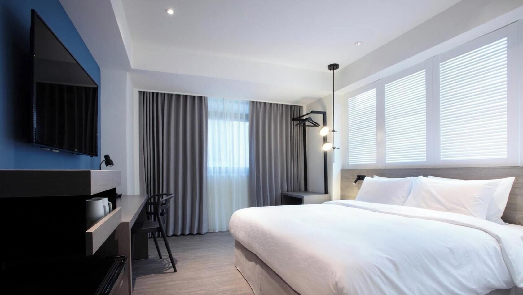 Premium bedding, minibar, desk, soundproofing