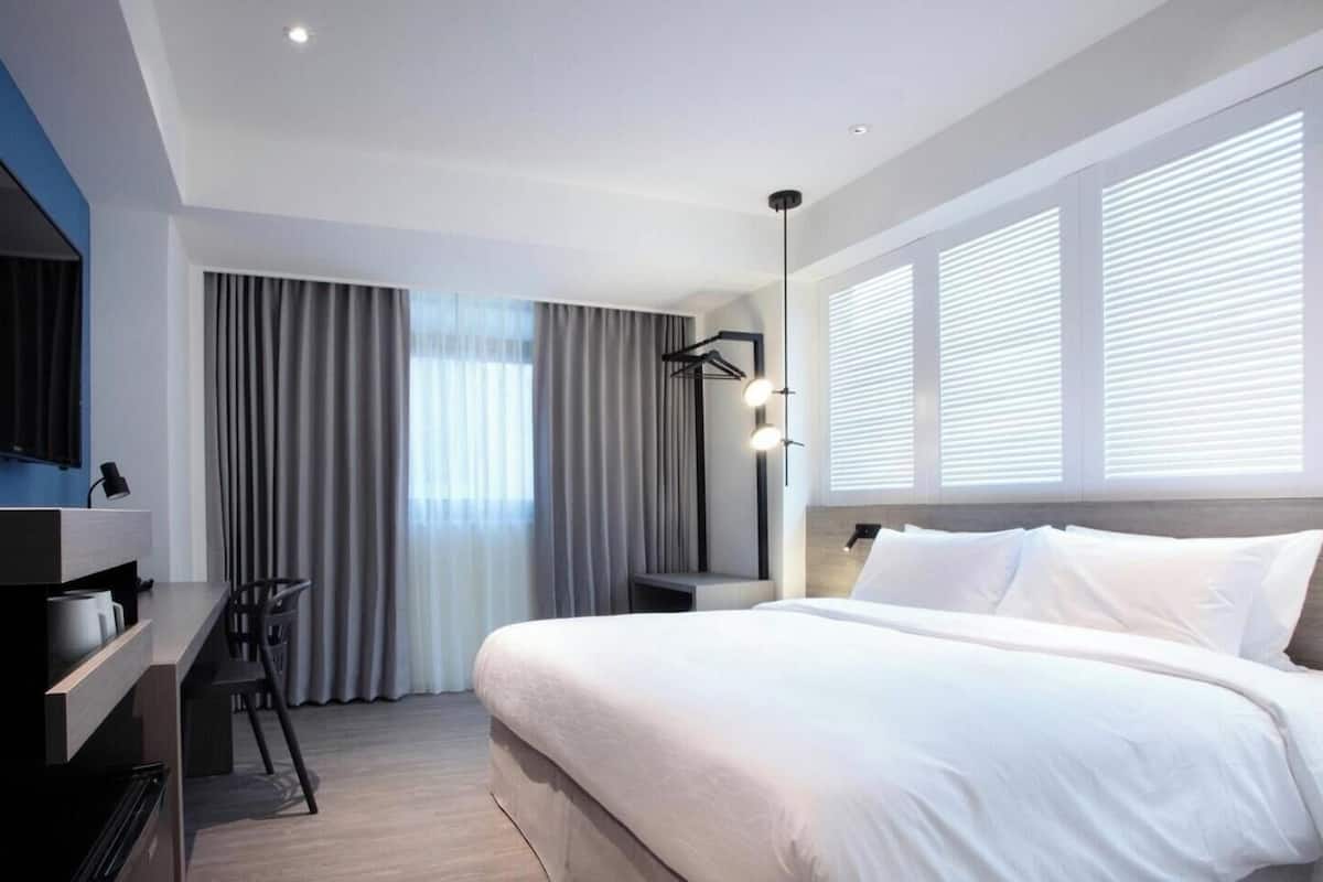 Dobbeltrom – premier | Sengetøy av topp kvalitet, minibar, skrivebord og lydisolert