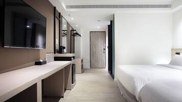 Family Quadruple Room | Premium bedding, minibar, desk, soundproofing