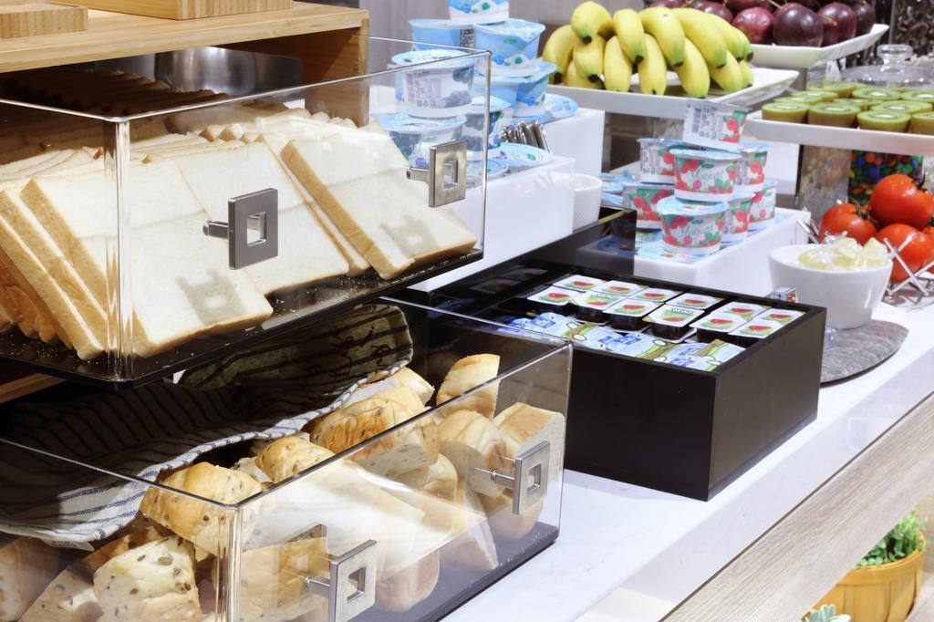 free daily self-service breakfast