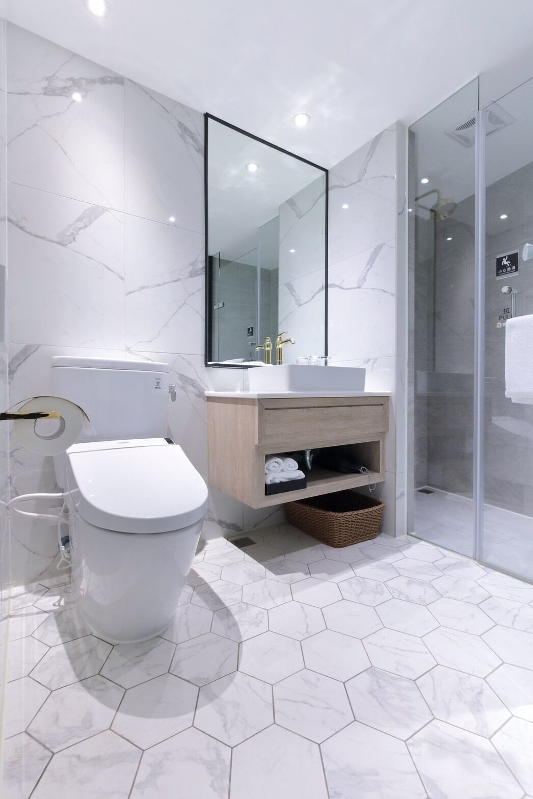 deluxe double room | bathroom | shower, hair dryer, slippers, electronic bidet