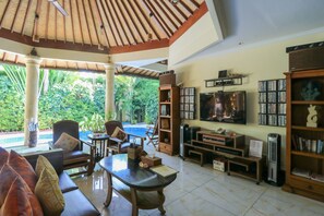 LCD TV, pay films - Emerald Villa B-18 (Denpasar)