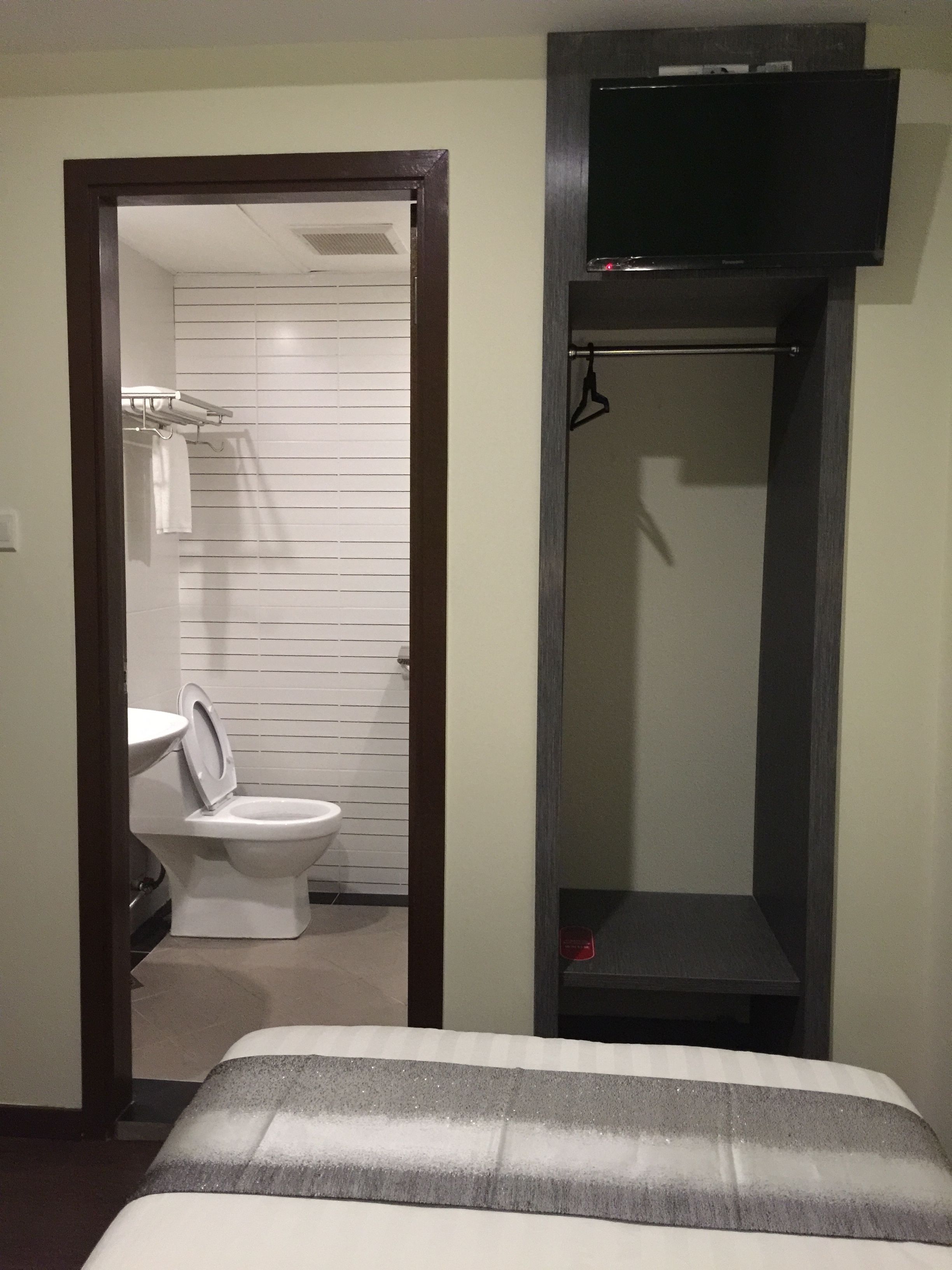 standard single room (no window) | room amenity