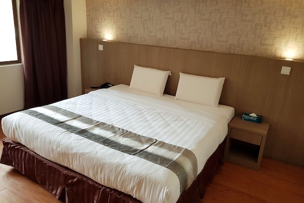 Superior-huone, 1 suuri parisänky | Työpöytä, silitysrauta/-lauta, ilmainen Wi-Fi