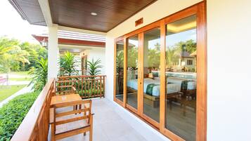 Minibar, blackout curtains, free WiFi