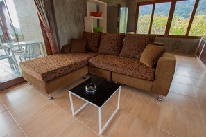 Villa 3/18 ( Private Pool ) | Wohnbereich | Flachbildfernseher