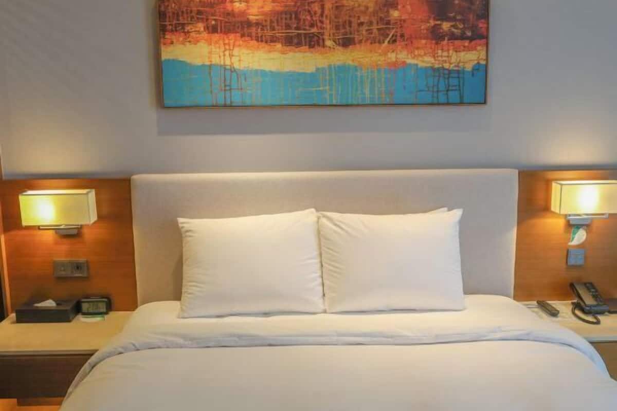 1 bedroom, in-room safe, blackout drapes, soundproofing