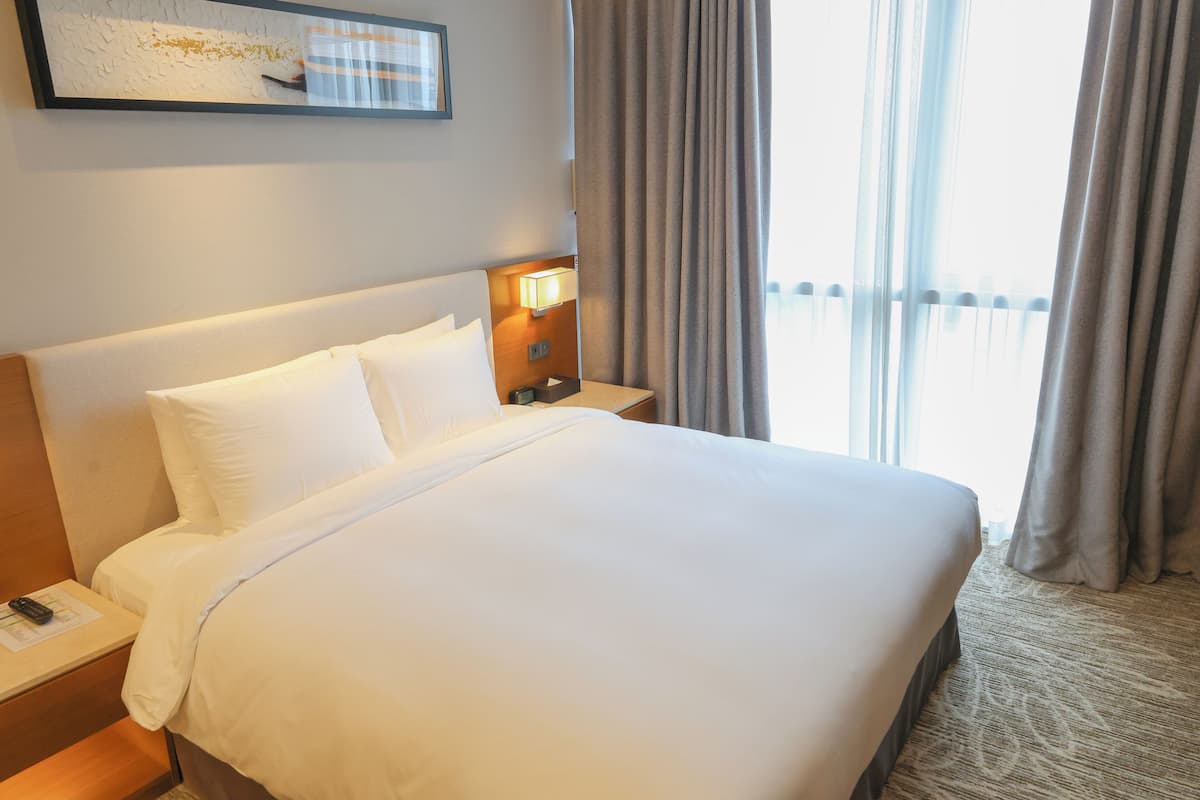1 bedroom, in-room safe, blackout drapes, soundproofing