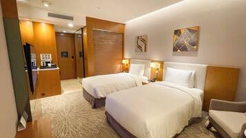 Caja de seguridad en la habitación y cortinas blackout