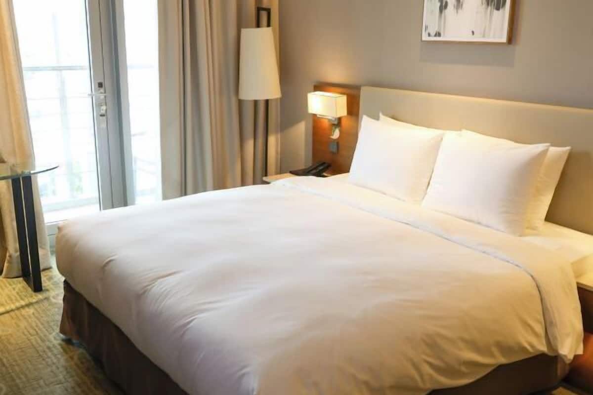 1 bedroom, in-room safe, blackout drapes, soundproofing