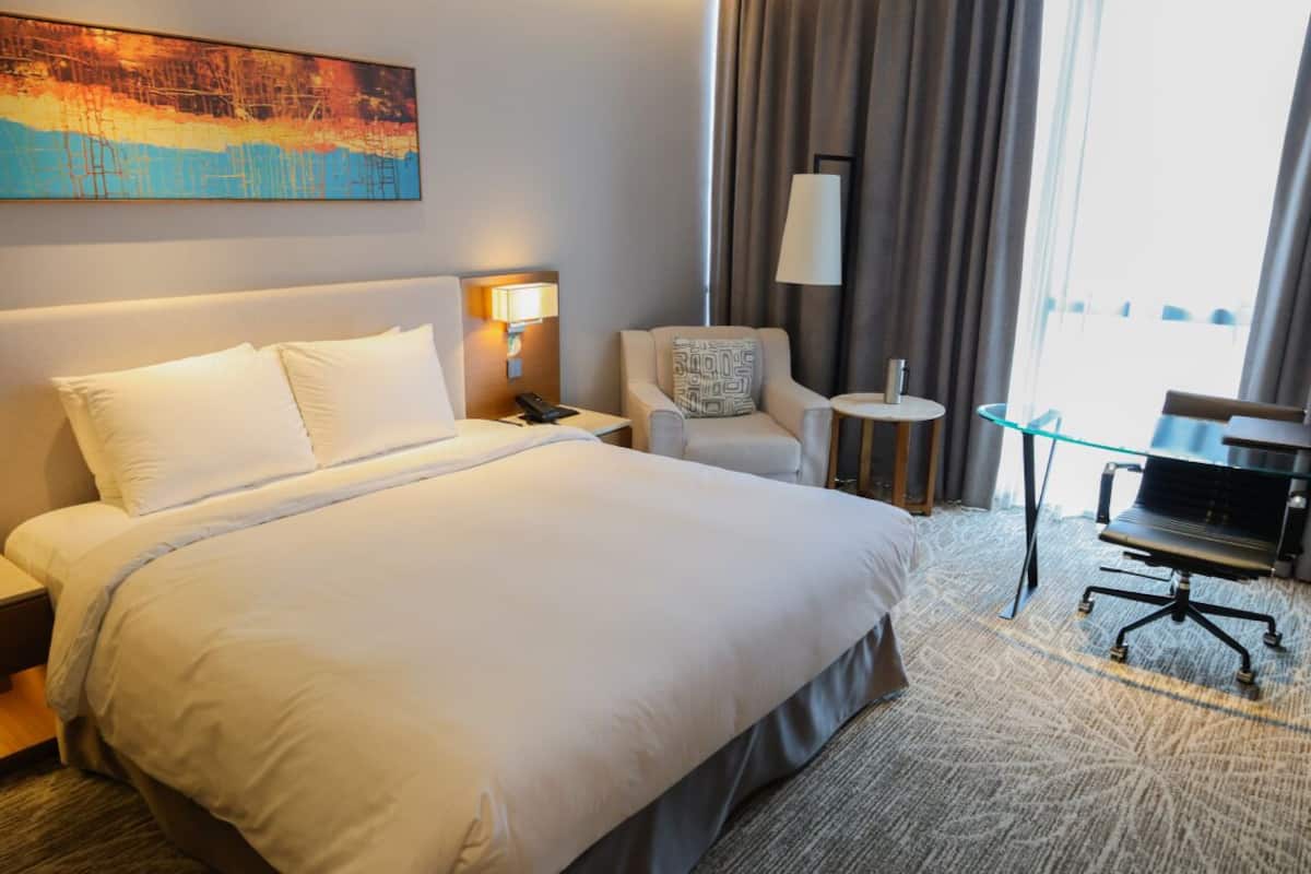 1 bedroom, in-room safe, blackout curtains, soundproofing