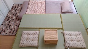 Familienhaus, 4 Schlafzimmer, Nichtraucher, Kochnische (Private, no limitation for gender) | Individuell dekoriert, individuell eingerichtet, Schreibtisch
