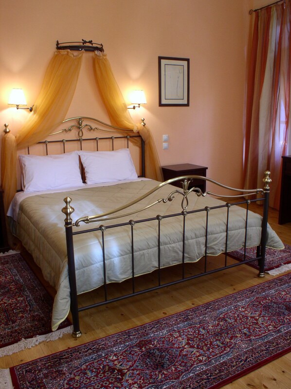 Habitación doble económica | Ropa de cama de alta calidad y minibar 