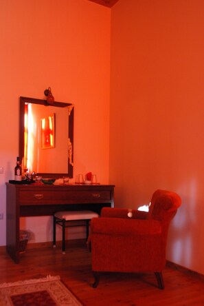 Superior Double Room, Jetted Tub | Living area